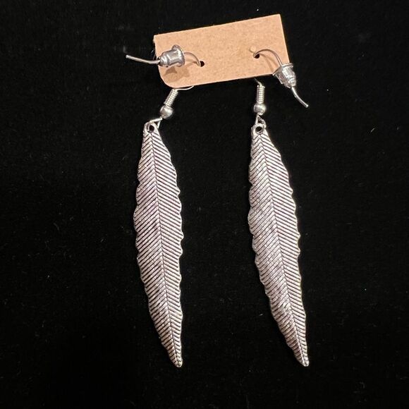 Silver feather earrings - Picture 2 of 3